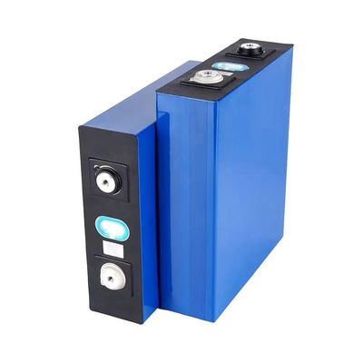 Un buen precio. Células de iones de litio prismáticas recargables Lifepo4 Batería de litio en línea